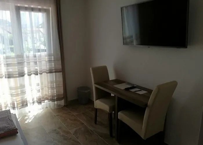 Haus Alexis בית הארחה פאק אם סי