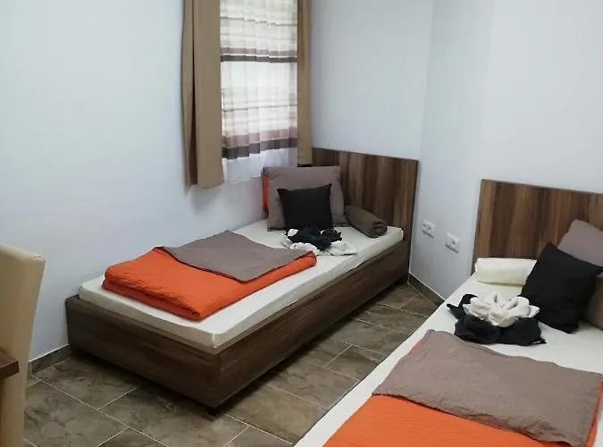 בית הארחה Haus Alexis